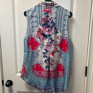 Sleeveless blouse with silk design on back